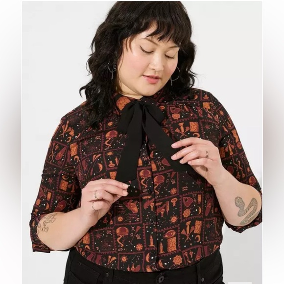 torrid Tops - NWT Torrid Disney Hocus Pocus size 3X tie neck long sleeve blouse Halloween plus